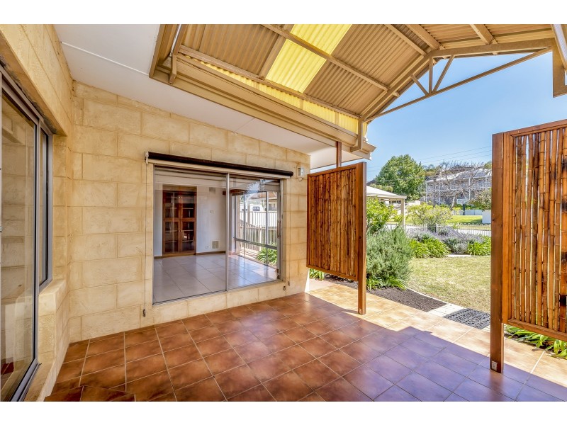 4A Oversby Street, Halls Head WA 6210