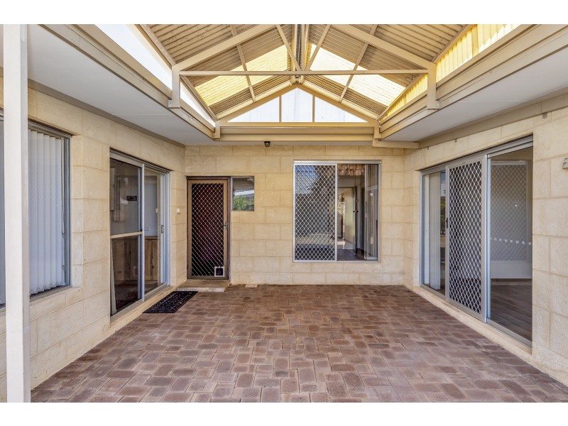 4A Oversby Street, Halls Head WA 6210