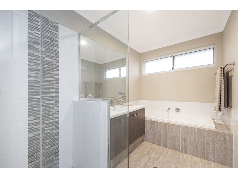 9 Carmen Circuit, The Vines WA 6069