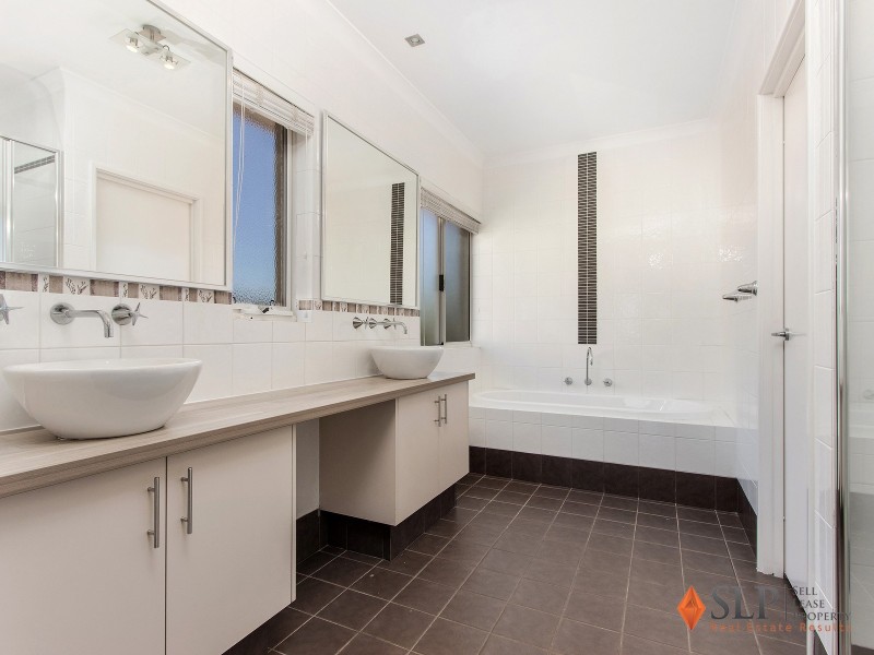 33 Waterlily Drive, Dudley Park WA 6210