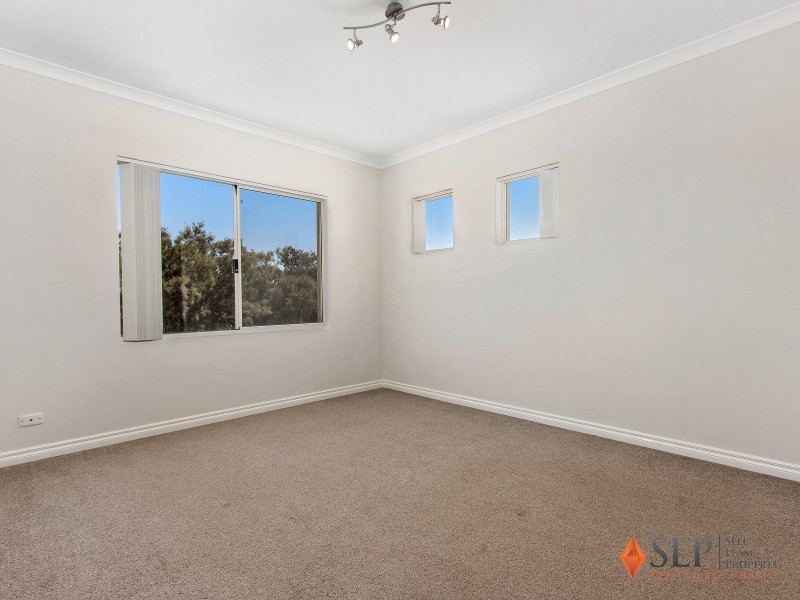 33 Waterlily Drive, Dudley Park WA 6210