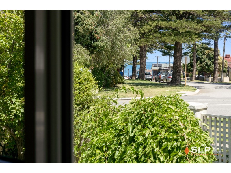 12/19 Flora Terrace, Watermans Bay WA 6020