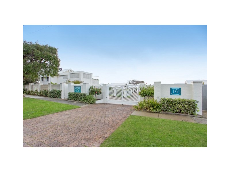 12/19 Flora Terrace, Watermans Bay WA 6020