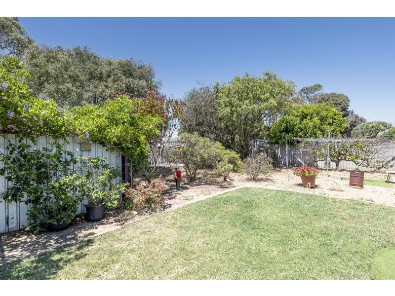 6 Goomarl Street, Dudley Park WA 6210