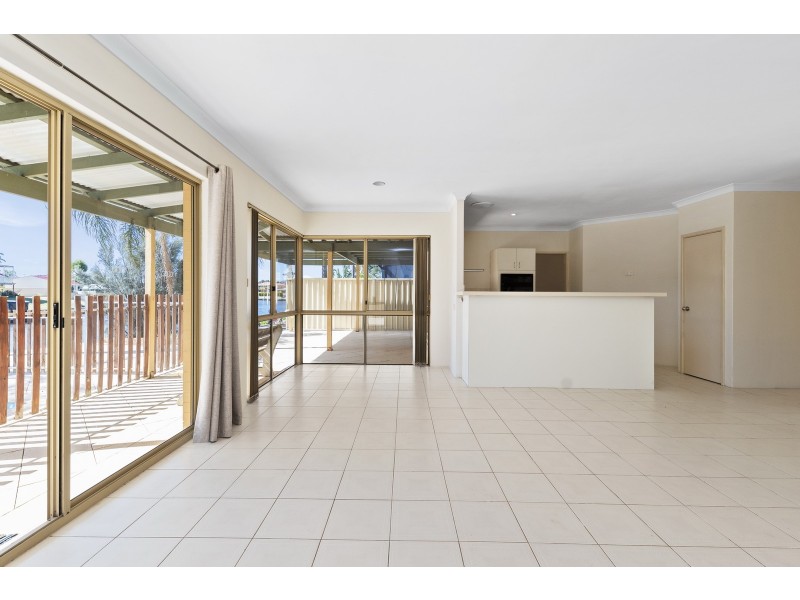 9 Robertson Grove, South Yunderup WA 6208