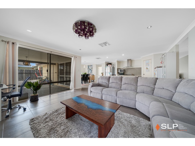 35 Pierre Bend, Ellenbrook WA 6069