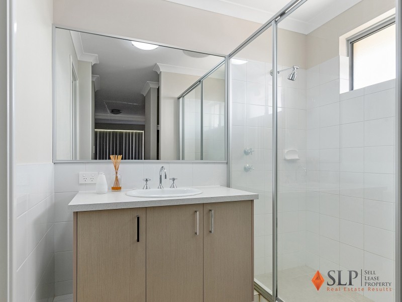 8 Arnside Bend, Waikiki WA 6169