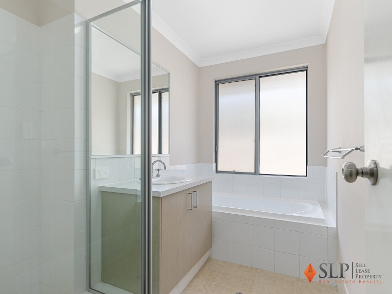 8 Arnside Bend, Waikiki WA 6169