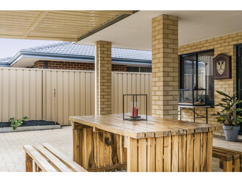 9 Dewsbury Drive, Bertram WA 6167