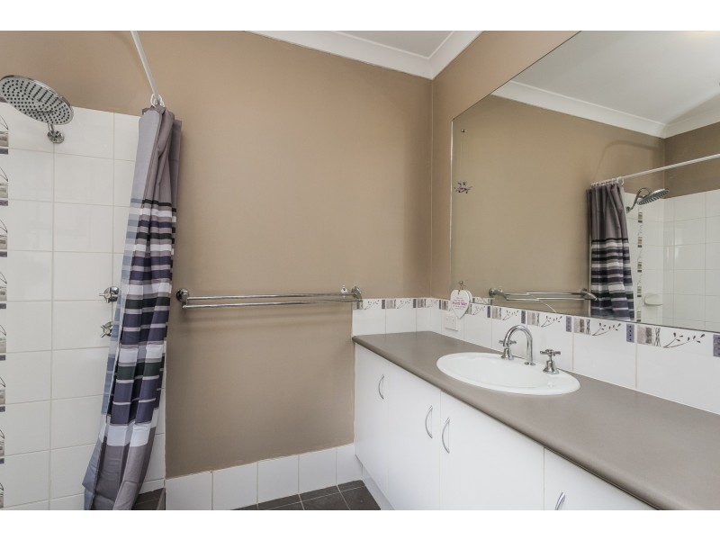 9 Dewsbury Drive, Bertram WA 6167