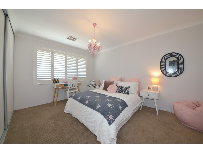 12 Solander Street, Harrisdale WA 6112