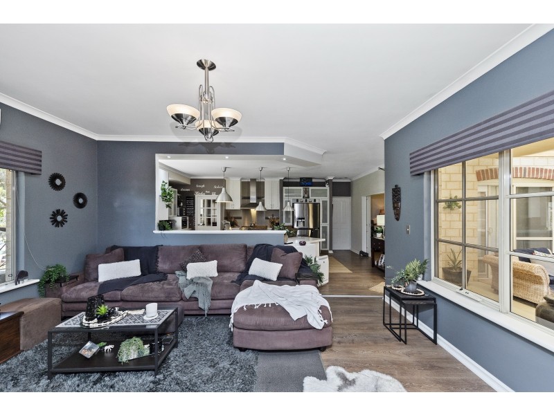 44 Trenant Park Gardens, Golden Bay WA 6174