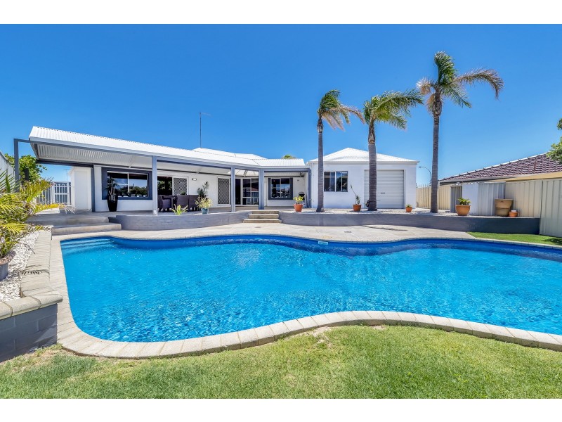 4 Galleon Close, Halls Head WA 6210