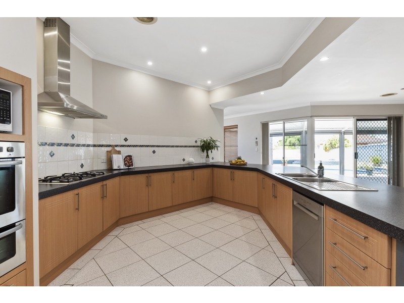 4 Galleon Close, Halls Head WA 6210