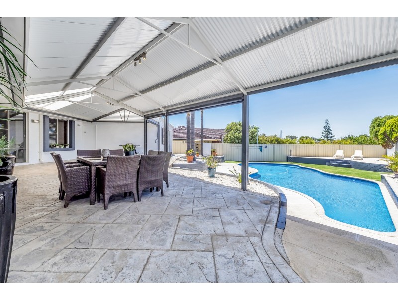 4 Galleon Close, Halls Head WA 6210