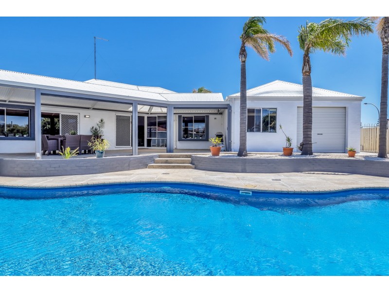 4 Galleon Close, Halls Head WA 6210