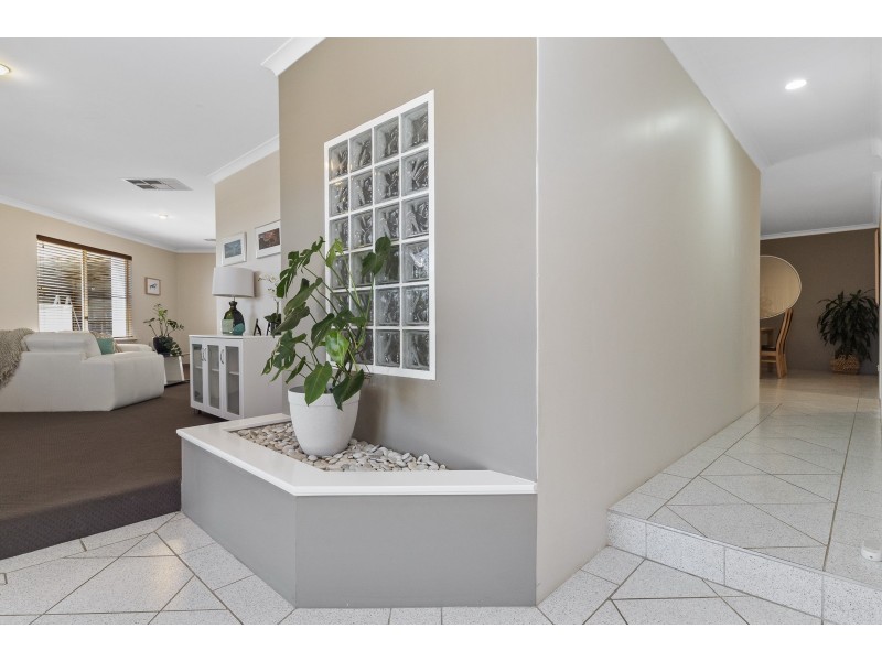 4 Galleon Close, Halls Head WA 6210