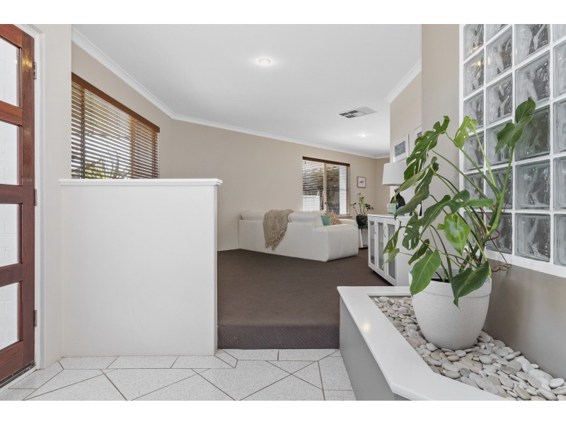 4 Galleon Close, Halls Head WA 6210