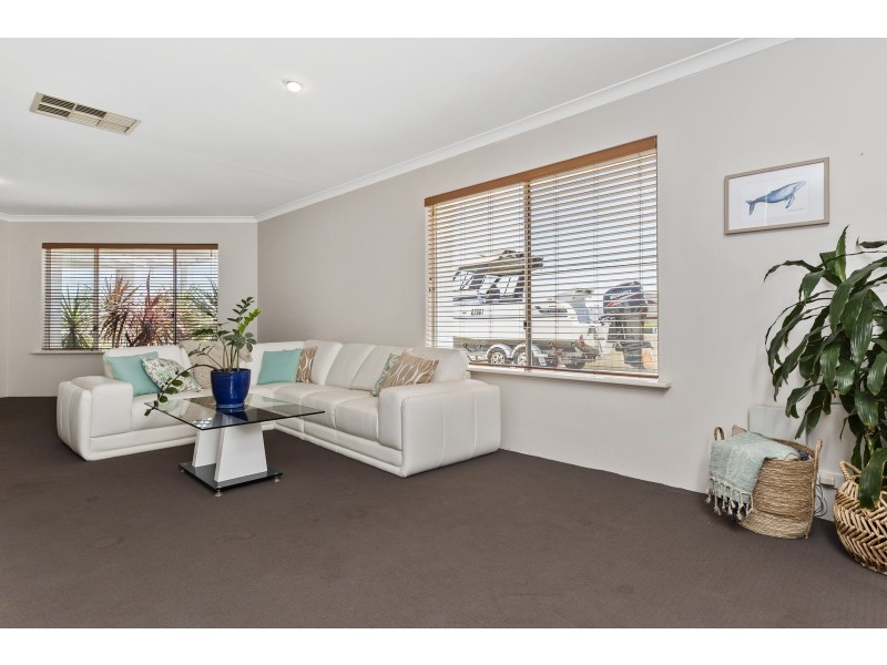 4 Galleon Close, Halls Head WA 6210