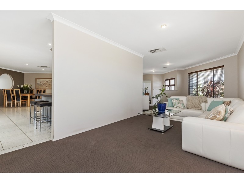 4 Galleon Close, Halls Head WA 6210