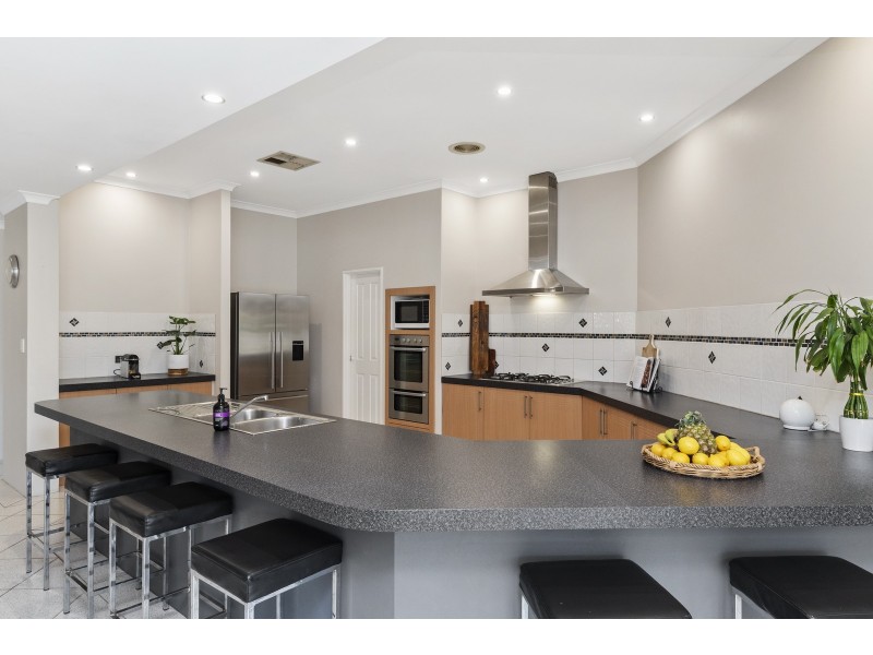 4 Galleon Close, Halls Head WA 6210