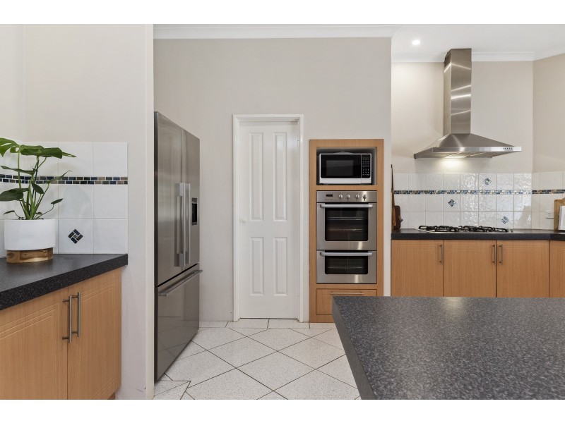 4 Galleon Close, Halls Head WA 6210