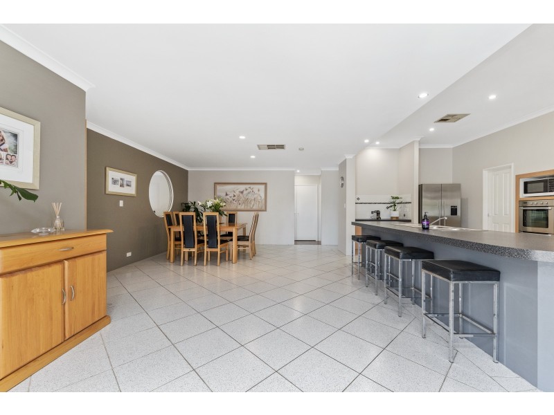 4 Galleon Close, Halls Head WA 6210