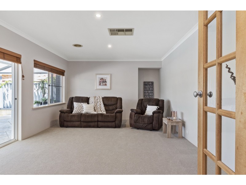 4 Galleon Close, Halls Head WA 6210