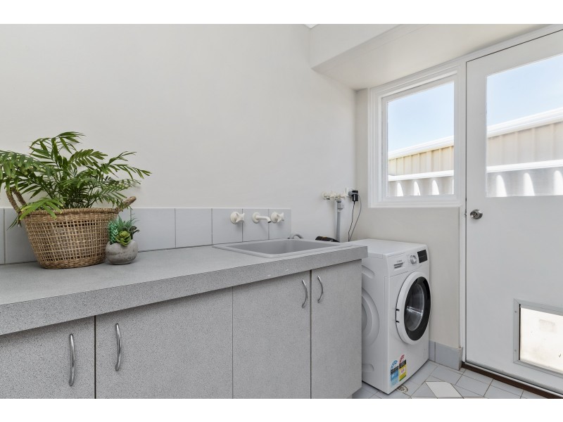 4 Galleon Close, Halls Head WA 6210