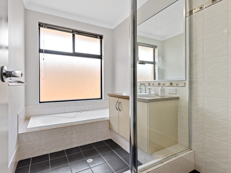 6 Dewsbury Drive, Bertram WA 6167
