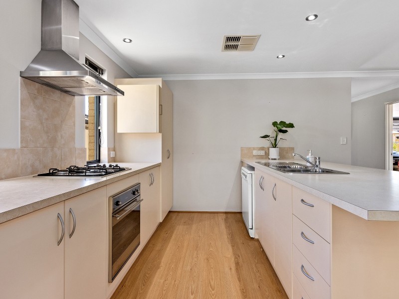 6 Dewsbury Drive, Bertram WA 6167