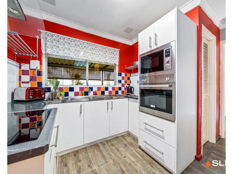 5 Hennessy Avenue, Orelia WA 6167