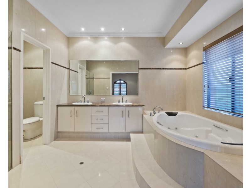 7 Castaway Cove, Halls Head WA 6210