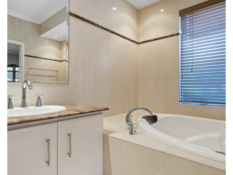 7 Castaway Cove, Halls Head WA 6210