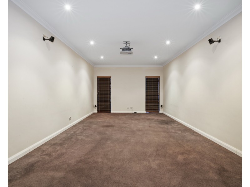 7 Castaway Cove, Halls Head WA 6210