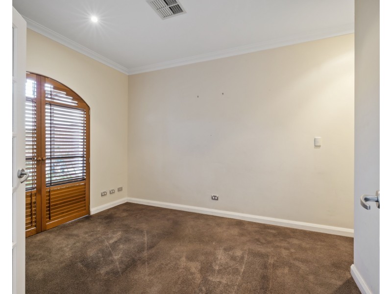 7 Castaway Cove, Halls Head WA 6210