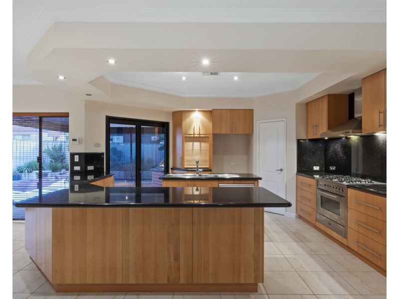 7 Castaway Cove, Halls Head WA 6210