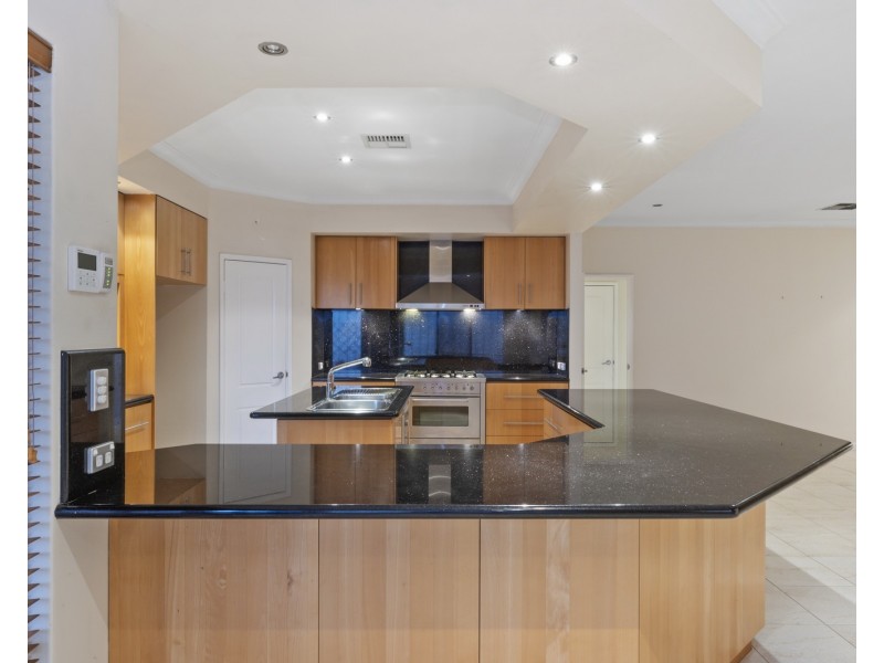 7 Castaway Cove, Halls Head WA 6210