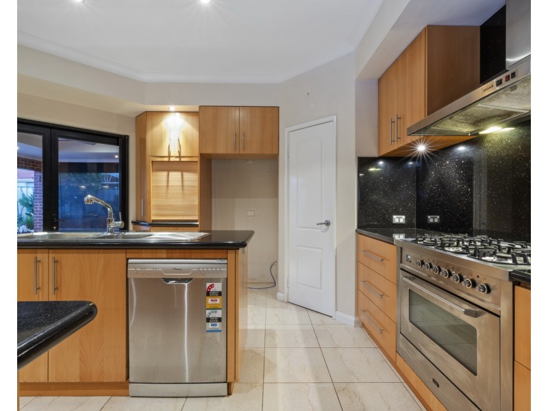 7 Castaway Cove, Halls Head WA 6210