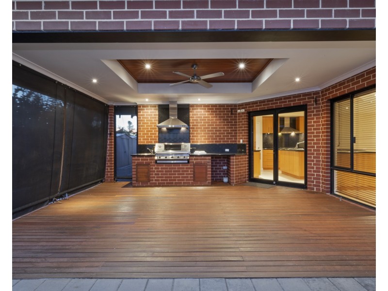 7 Castaway Cove, Halls Head WA 6210