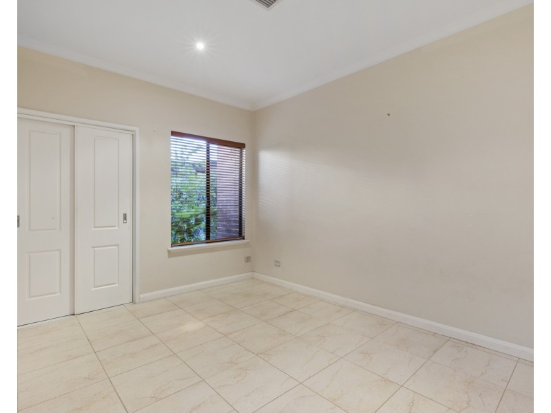 7 Castaway Cove, Halls Head WA 6210