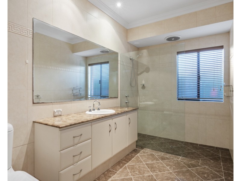 7 Castaway Cove, Halls Head WA 6210