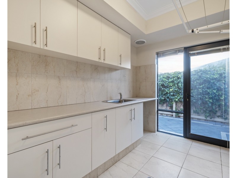 7 Castaway Cove, Halls Head WA 6210