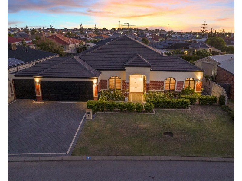 7 Castaway Cove, Halls Head WA 6210