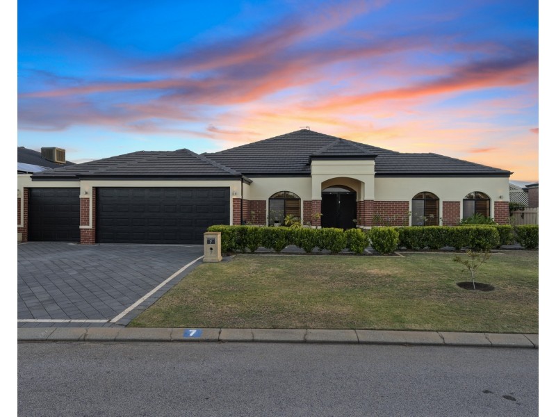 7 Castaway Cove, Halls Head WA 6210