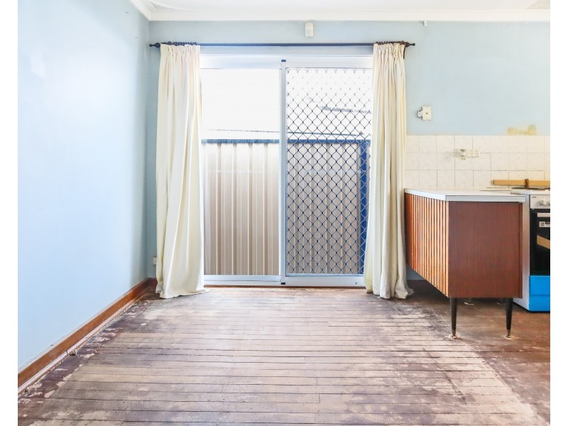 27 Sulphur Road, Orelia WA 6167