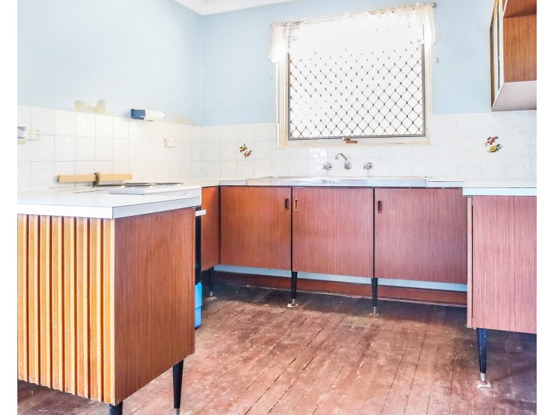 27 Sulphur Road, Orelia WA 6167