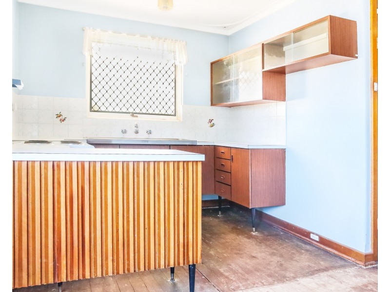 27 Sulphur Road, Orelia WA 6167