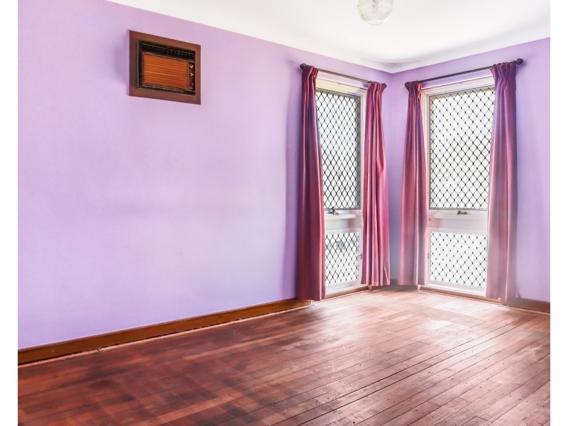 27 Sulphur Road, Orelia WA 6167