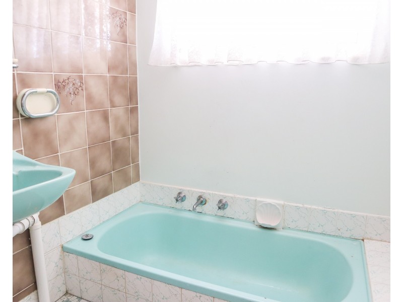 27 Sulphur Road, Orelia WA 6167